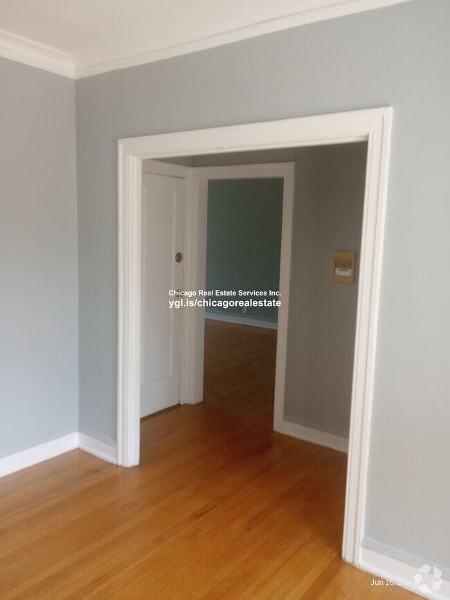 Building Photo - 1317 W Estes Ave Unit 7 Rental