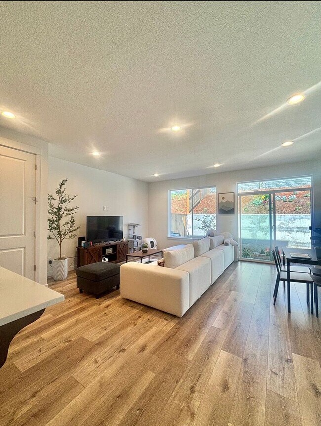 Photo - Like-New Townhome in Ponderosa Ridge – North Corvallis | Beautifully Landscaping