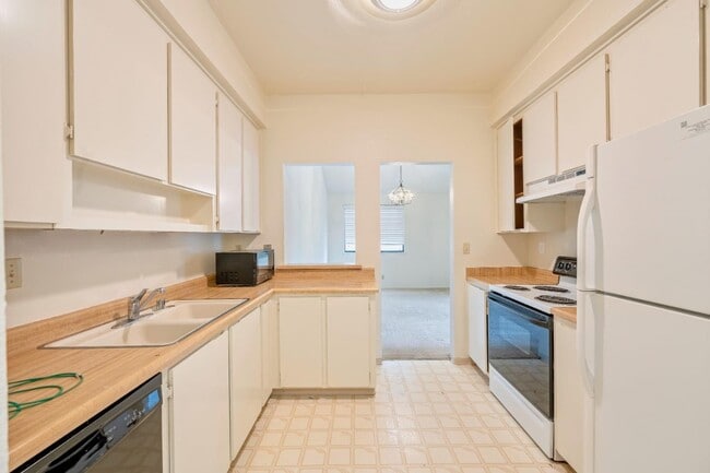 Photo - 4685 Albany Cir