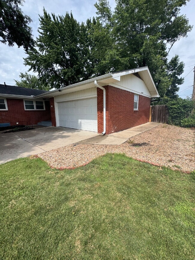 Photo - 840 N Waddington Ave