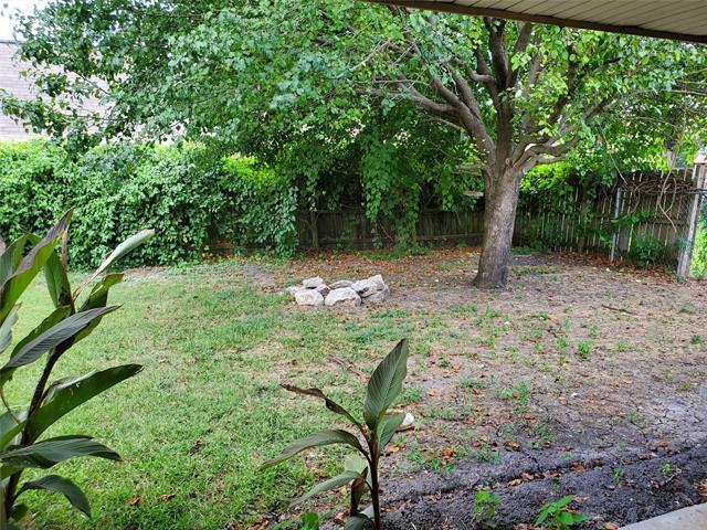 Photo - 609 Trout St