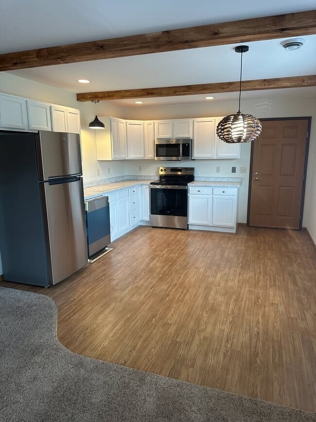 Building Photo - 2810 Willow Dr Unit 2806-1
