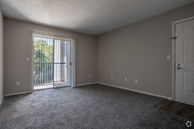 1BR, 1BA - 608 SF - The Daisy - Living Room