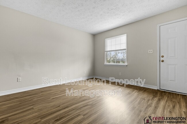 Photo - 3966 Northampton Dr