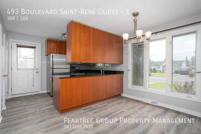Photo - Spacious 3BR Bungalow with Private Yard & Parking –  493 St-René Blvd West, Gatineau
