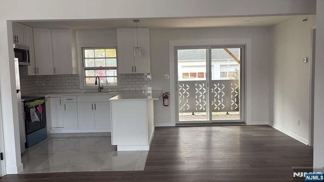 Photo - 671 Midland Ave Unidad 9A