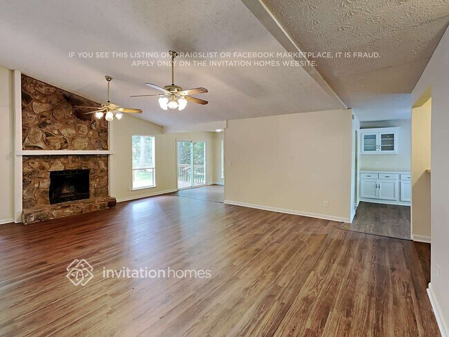 Photo - 614 Oxford Hall Dr SW