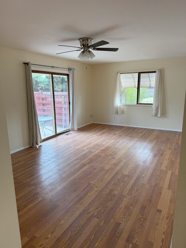 Photo - 214 W Kennedy Ave