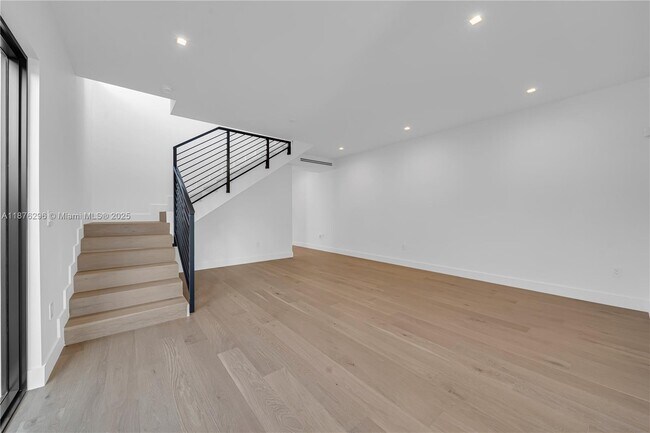 Photo - 3327 SW 24th St