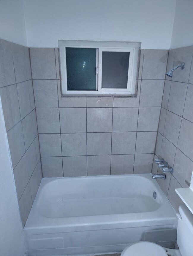 Photo - Cedar Ave Unit 2517 Cedar Ave #3