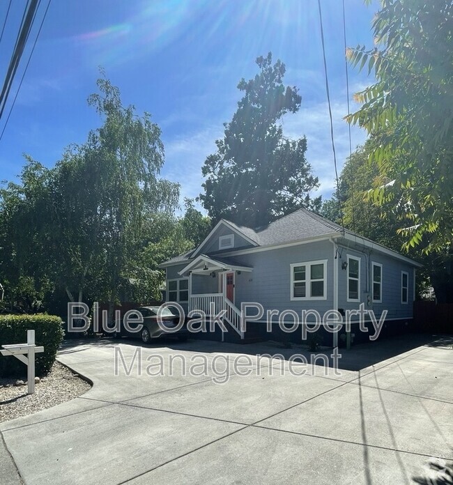 Building Photo - 631 Oak Lawn Ave Rental