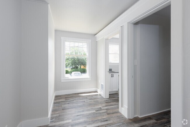 Unit 5 - Murray House Apartments