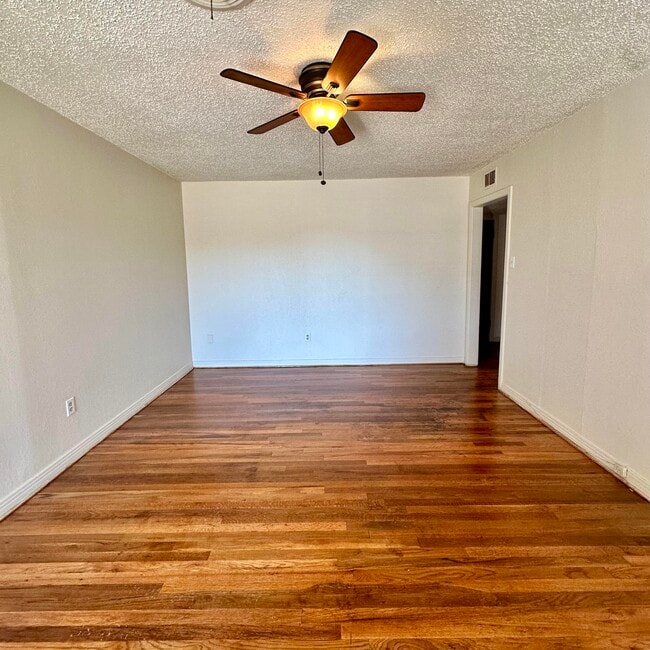 Photo - 536 53rd St