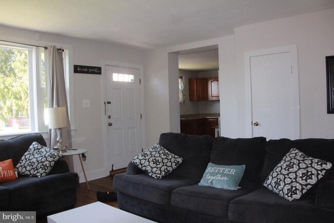 Photo - 308 Warwick Rd