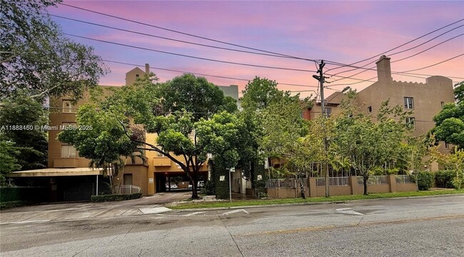 Building Photo - 2630 SW 28th St Unit 16
