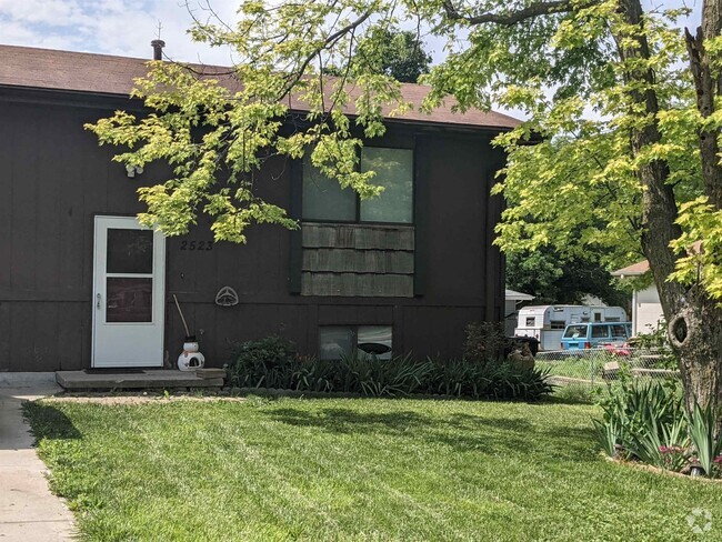 Building Photo - 2523 Virginia St Rental