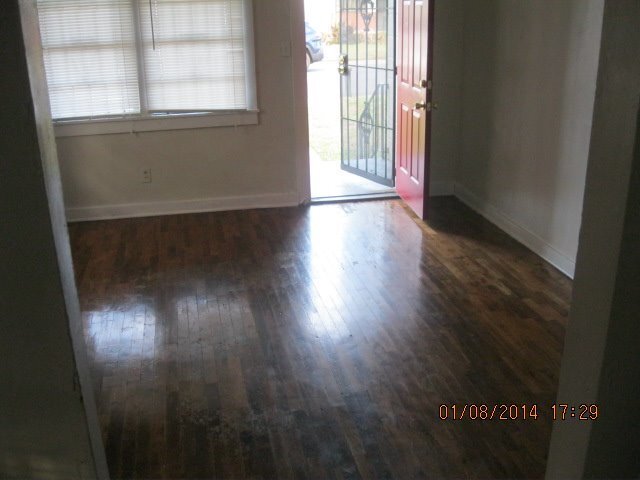 Photo - 715 W 46th St