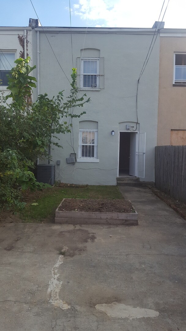 Photo - 211 Bates St NW Unit #B