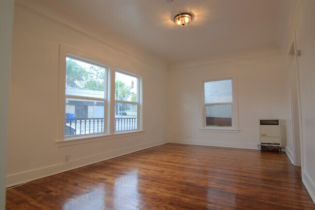 Yucca St 6358