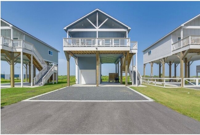 Building Photo - 1049 Sunset Cir