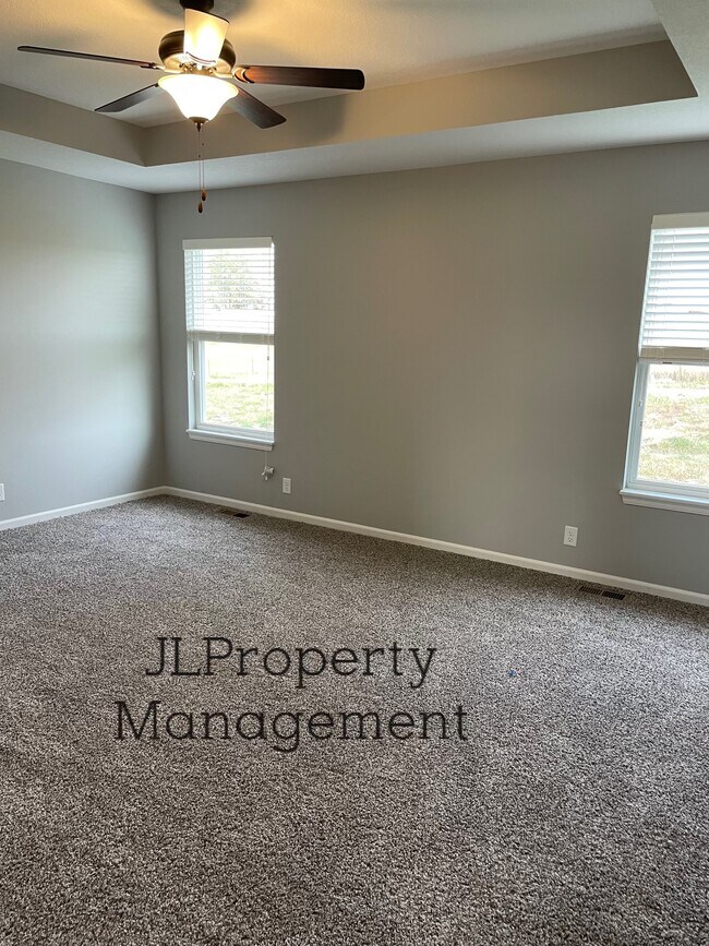 Photo - 505 SW Powell Dr