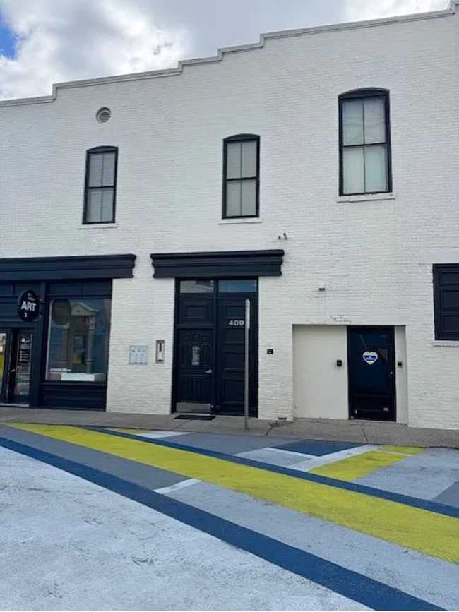 Building Photo - 6th Street Apartments Unit B