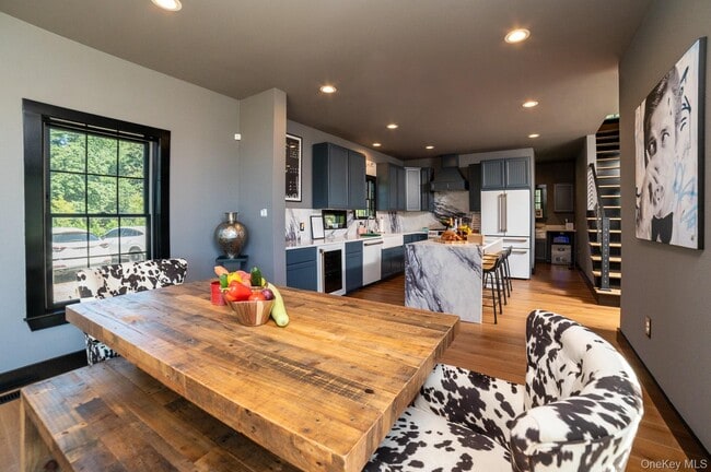 Photo - 70 Arshamomaque Ave