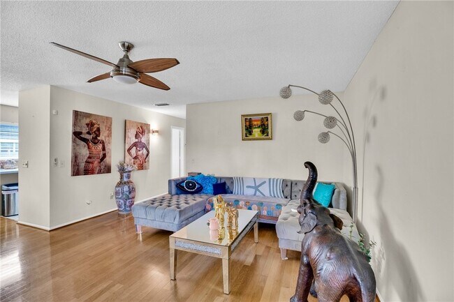 Photo - 2 Vis Gdns Trl Unit 202