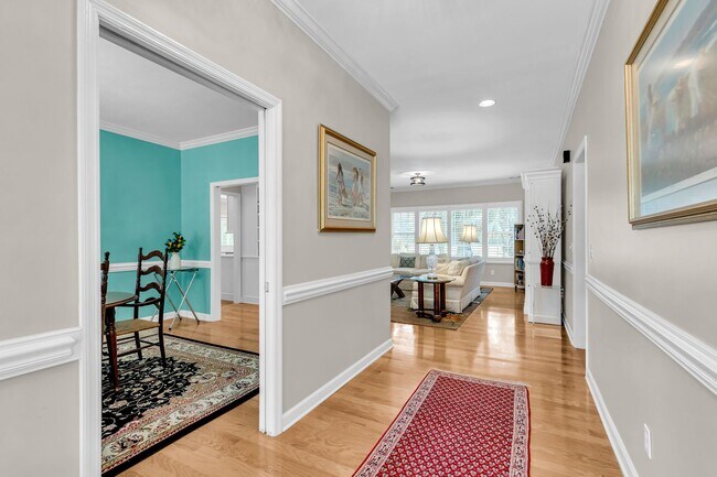 Photo - Welcome to the Desirable Landings on Skida...