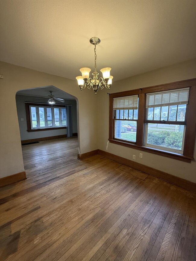 Photo - 2417 E Ave NE