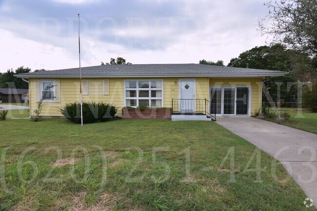 Building Photo - 3 bedroom 1 bath rental near Community Ele...