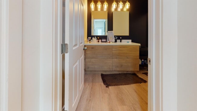 Photo - 5270 Manhasset Dr