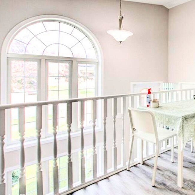 Photo - 1098 Farnsborough Cres