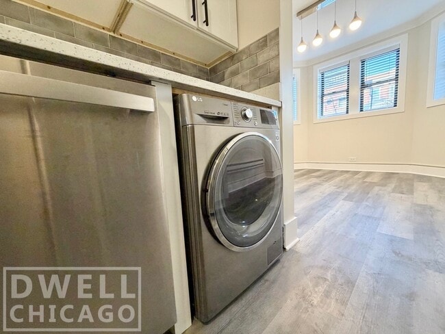 Photo - 3837 N Greenview Ave Unit GDN