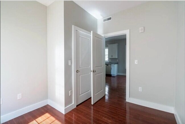 Photo - 33 Covington St Unit 2