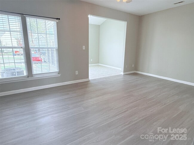 Photo - 4917 Sunburst Ln