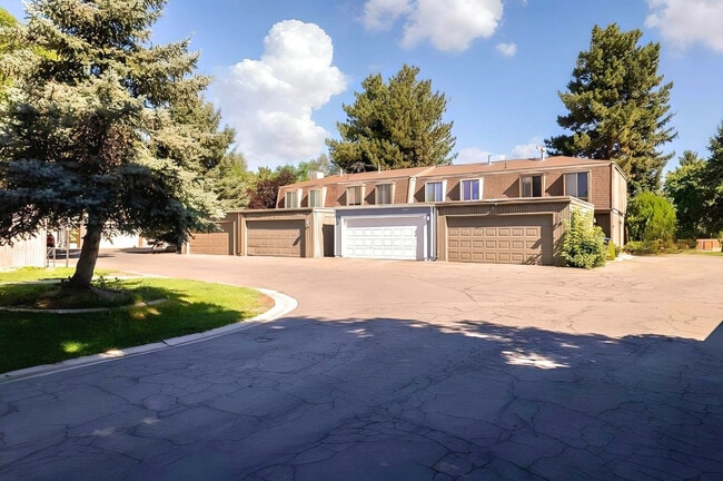 Photo - 2918 N Marrcrest W House