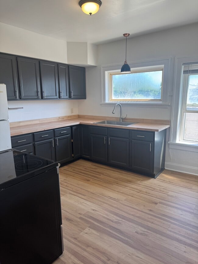 Photo - W180S7705 Pioneer Dr Unit 3