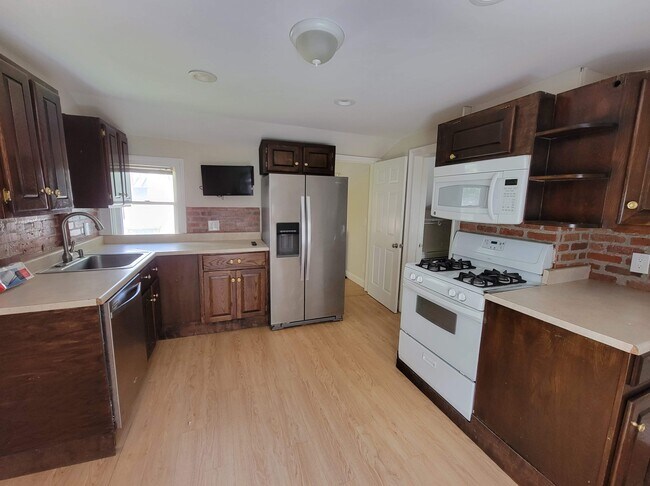 Kitchen-2nd floor - 54 State St Unit 2