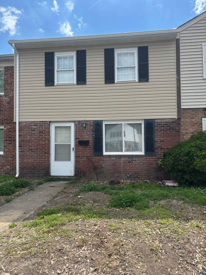Photo - 813 S Grosvenor Ct House