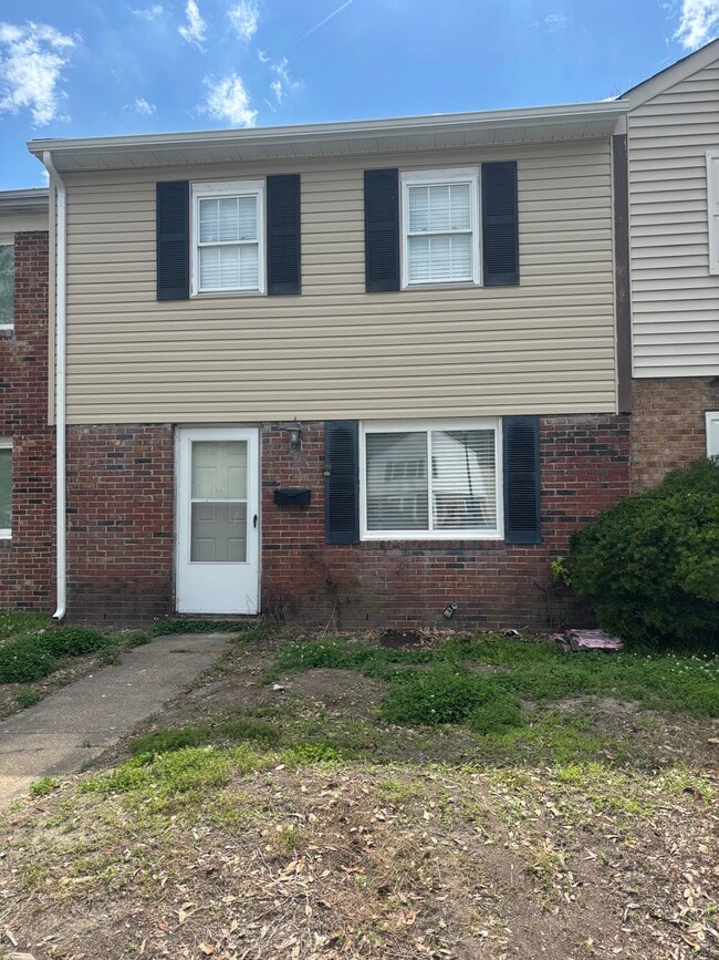 Building Photo - 813 S Grosvenor Ct Rental