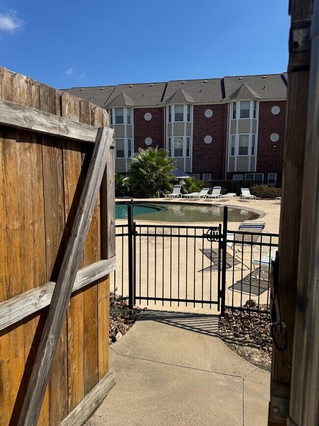 Building Photo - 1198 Jones-Butler Rd Unit 1904