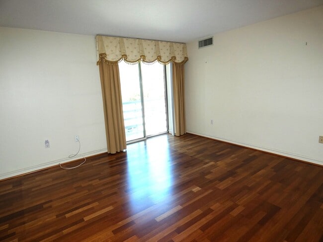 Photo - 380 Place Ln Unit 380