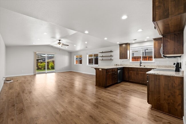 Photo - 507 Snyder Dr