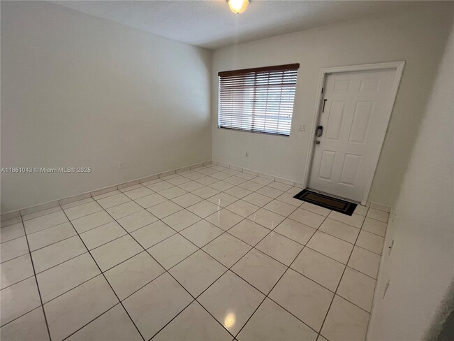 Photo - 7231 NW 174th Terrace Unidad 101