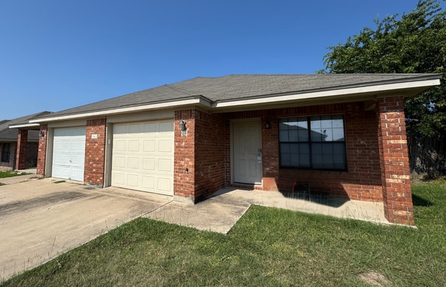 Building Photo - 311 Cedar Ridge Dr Rental