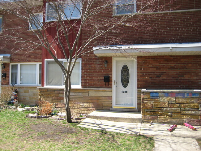 Building Photo - 170 E Northwest Hwy Unit E Rental