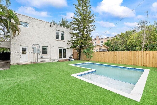 Photo - 22 NE 44th St