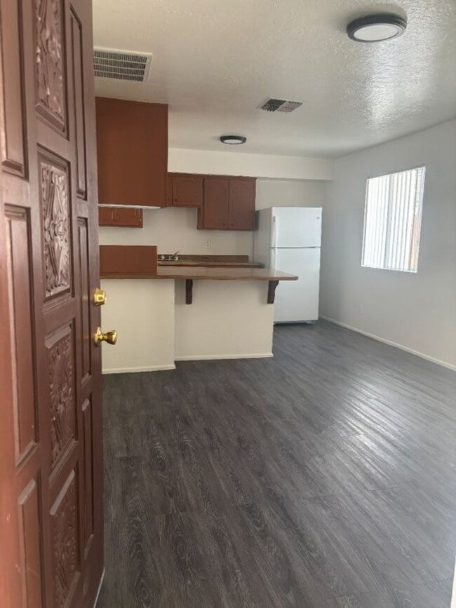 Building Photo - 771-773.5 Brighton Unit 773.5 Brighton