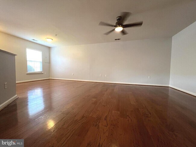 Photo - 4971 Clarendon Terrace
